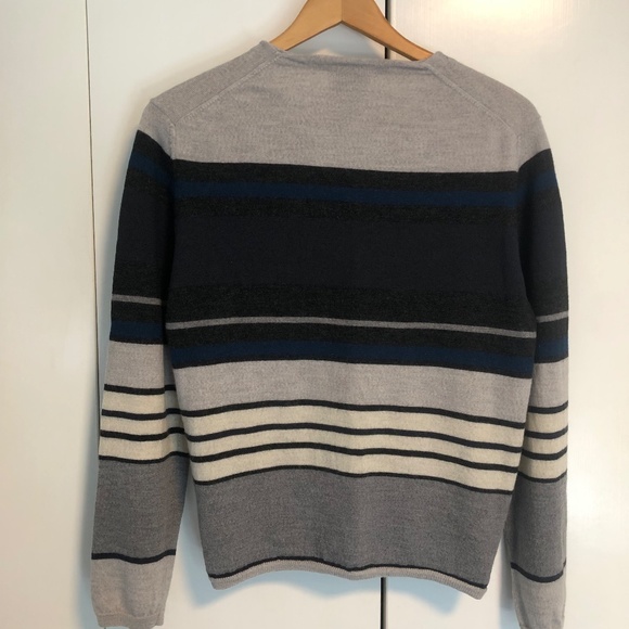 SOLD! Oscar de LA Renta 100% merino wool cardigan - Picture 2 of 9